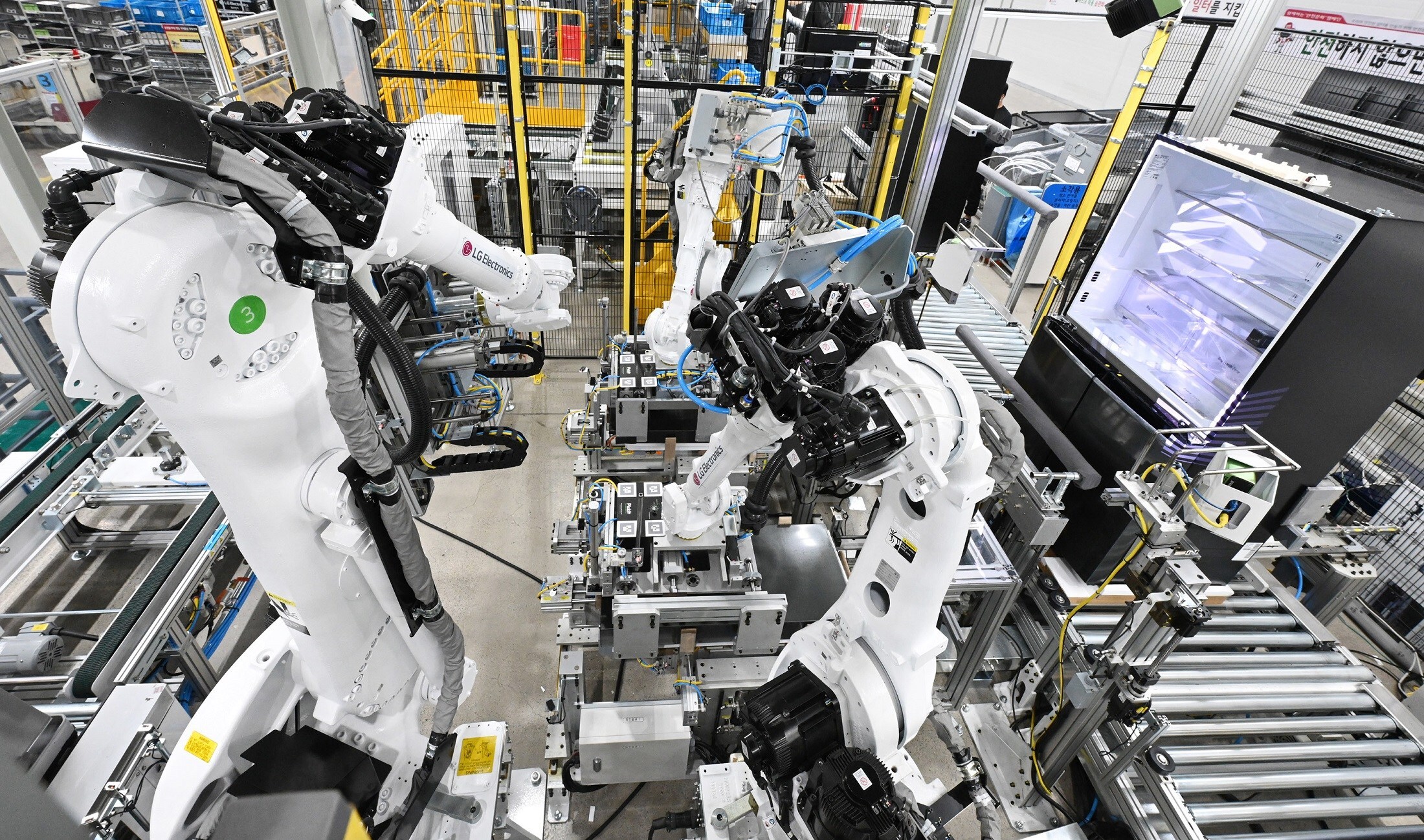Image__LG_ACCELERATES_SMART_FACTORY_SOLUTIONS_BUSINESS_INTEGRATING_AI_WITH_66_YEAR_MANUFACTURING_EXP